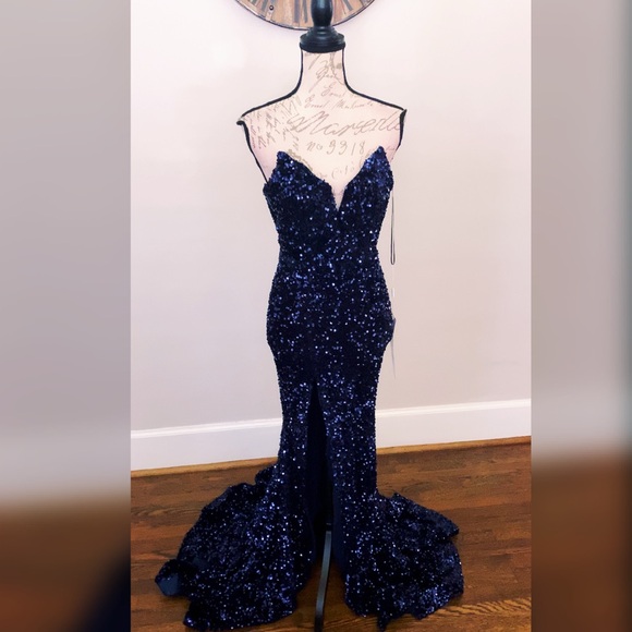 Navy blue prom dress formal dress or evening gown sz 0